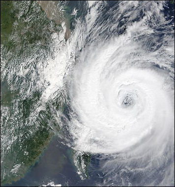 20111107-wiki C typhoon Typhoon_Sinlaku_06_sept_2002_0255.jpg
